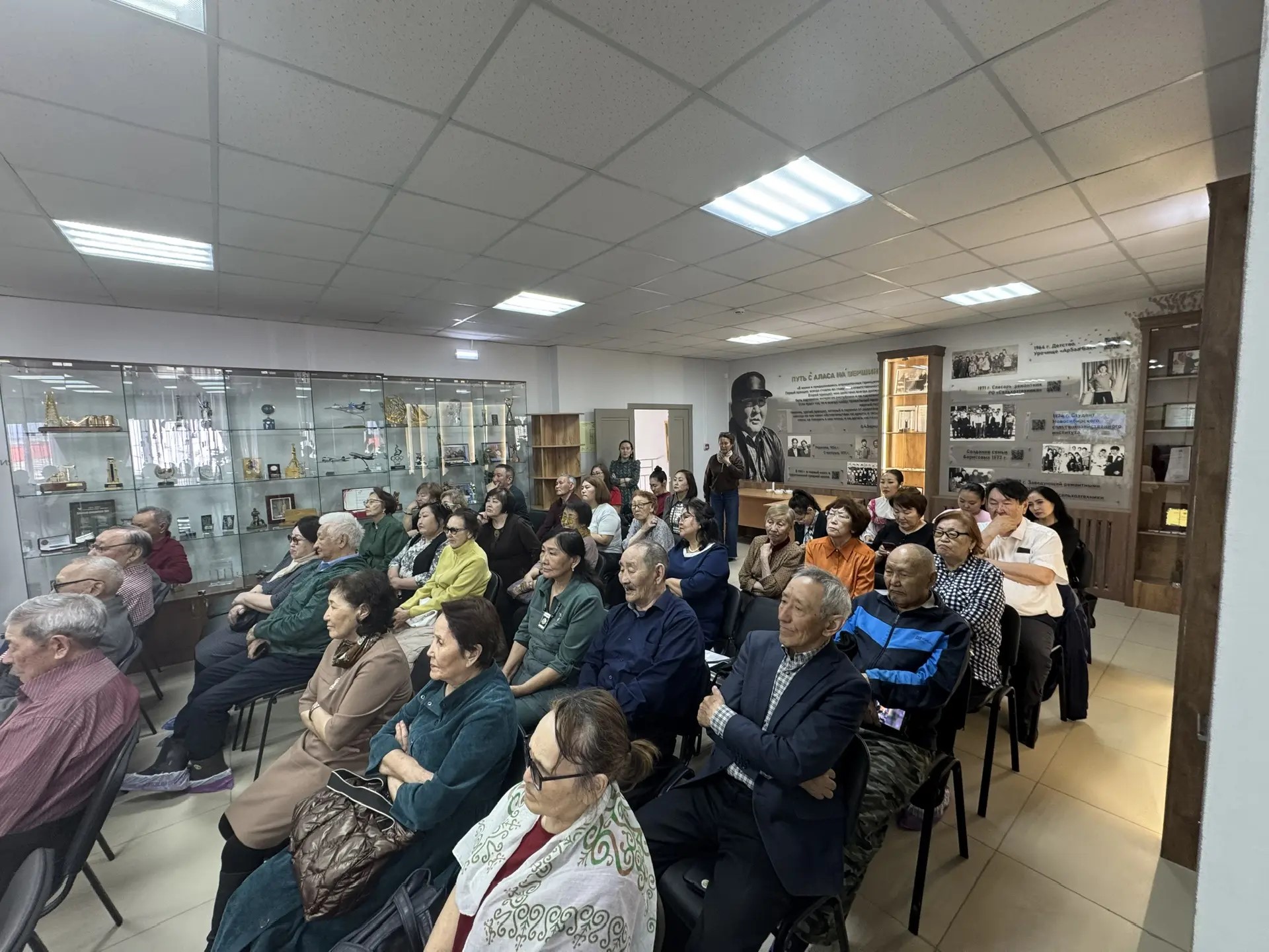 Фото: «Чурапча на девяти холмах: памятники культурного наследия Чурапчинского наслега» кинигэ сүрэхтэниитэ буолла.