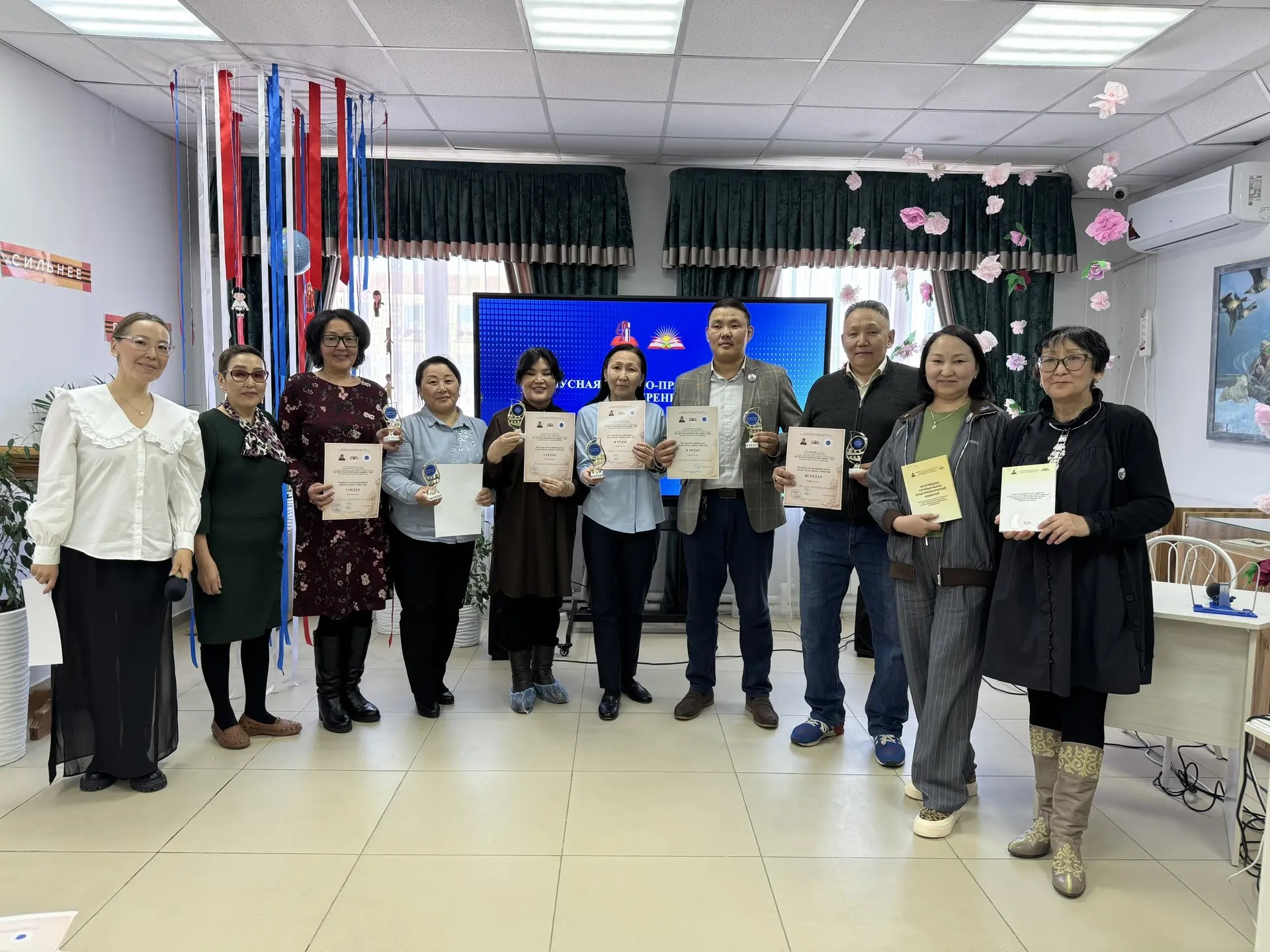 Фото: Е.А. Борисов аатынан киин бибилэтиэкэҕэ ыытыллыбыт бэлиэ дьаһаллар